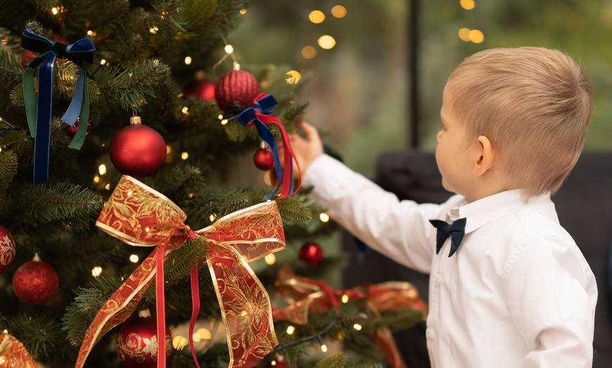 Image 10: Magiczna sesja rodzinna w świątecznej oprawie