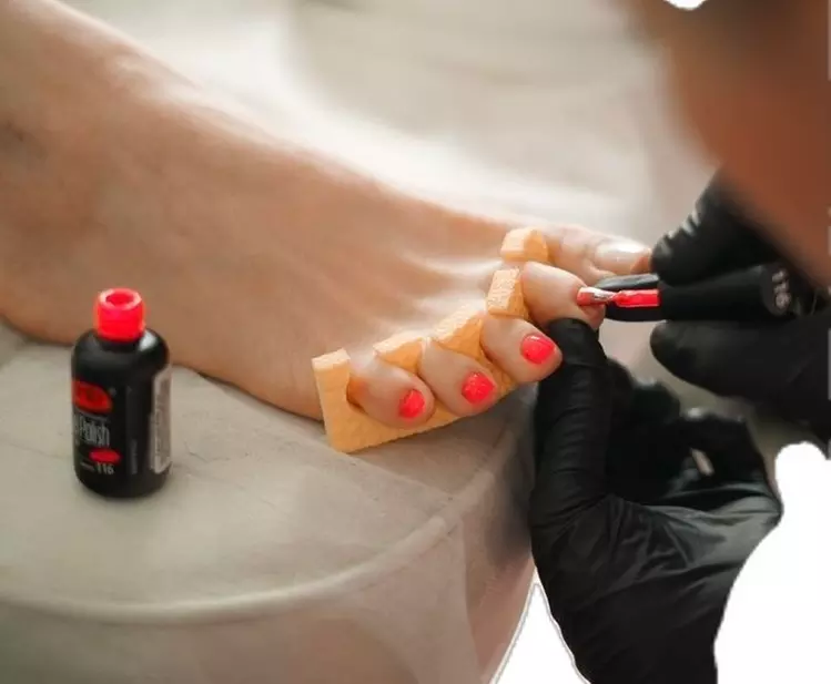 45-60 Min. Professionelle Fußpflege, optional mit Lack, für 1 Person