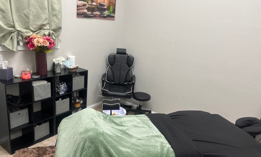 Image 1: Relax with One 60 or 90-Minute Full-Body Massage for Couples