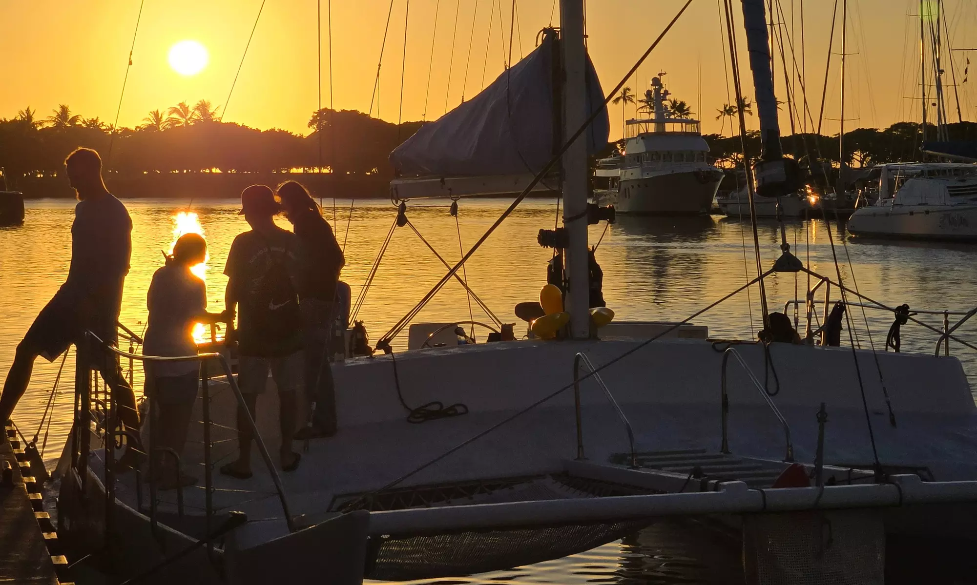 Waikīkī's Stunning Coastline on a 2-Hour Swim and Sunset Sail