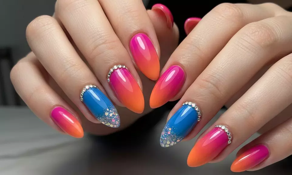 Manicura o pedicura con esmaltado clásico o semipermanente