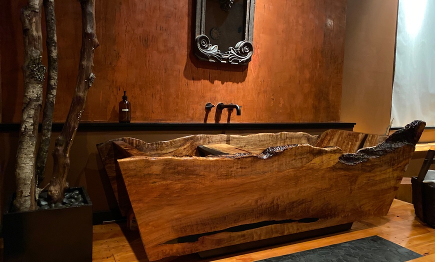 Image 3: Relaxing Facial for One, or Two & Glowing God Body w/ Private Time