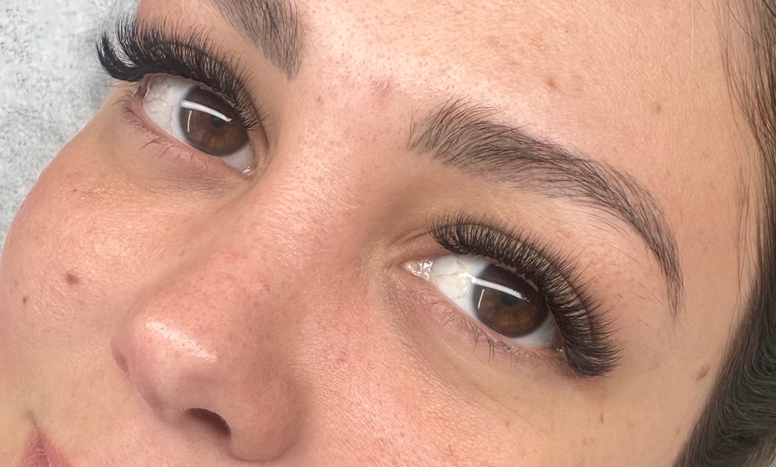 Image 1: Hibridas, Technological, 3D/6D Volume Full Set, or Lash Lift Treatment