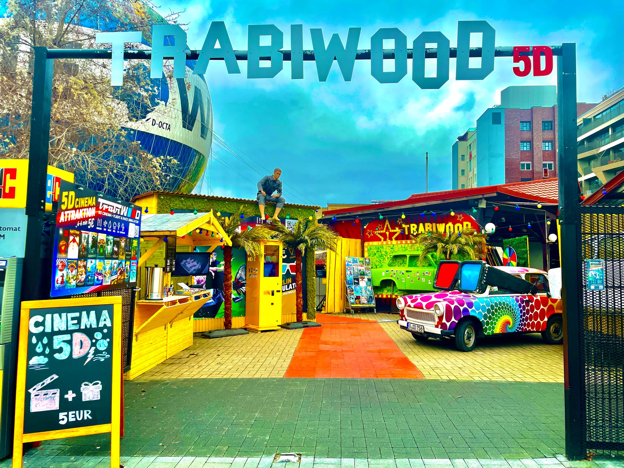 Bis zu 32% Rabatt auf den Fahrsimulator bei TRABIWOOD mit 5D Kino - Second Medium