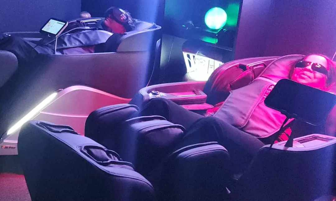 Discover Escape Zero Gravity Massage's Hands-Free Experience with Couples Sessions Up to 32% Off