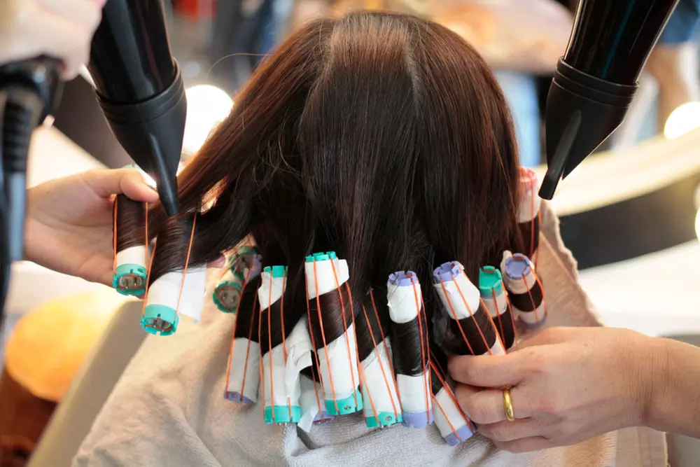 Up to 30% Off on Salon - Hair Color / Highlights - Roots at European Beauty Zone