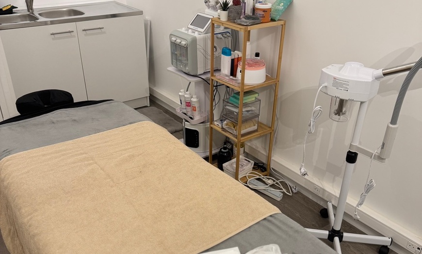 Image 2: 1 ou 2 poses de vernis semi-permanent ou de gel avec capsules