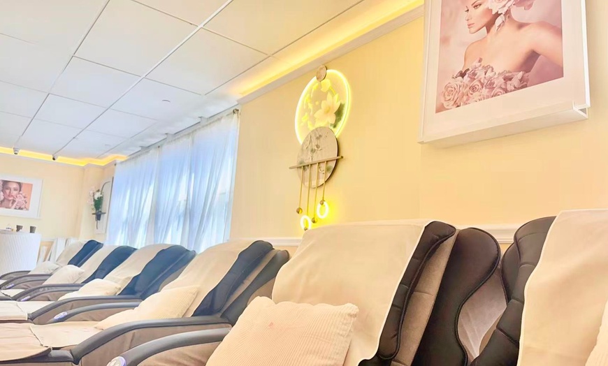 Image 5: 60-Min Foot Spa Session or Body Massages