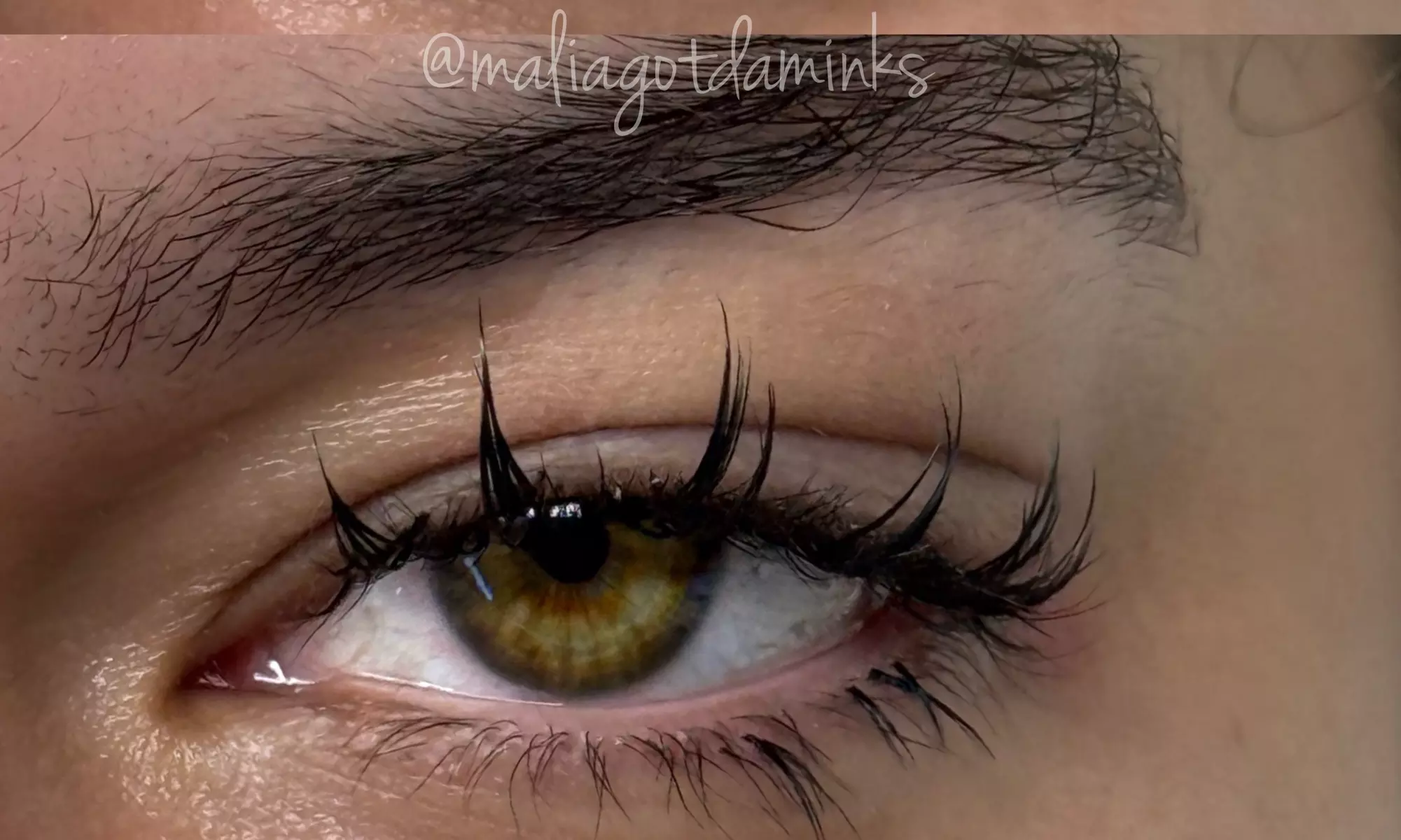 Get Stunning Lashes with Custom and Model Full Sets