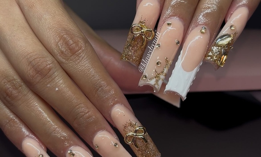 Image 2: Transform Your Nails with Short Acrylic Nails