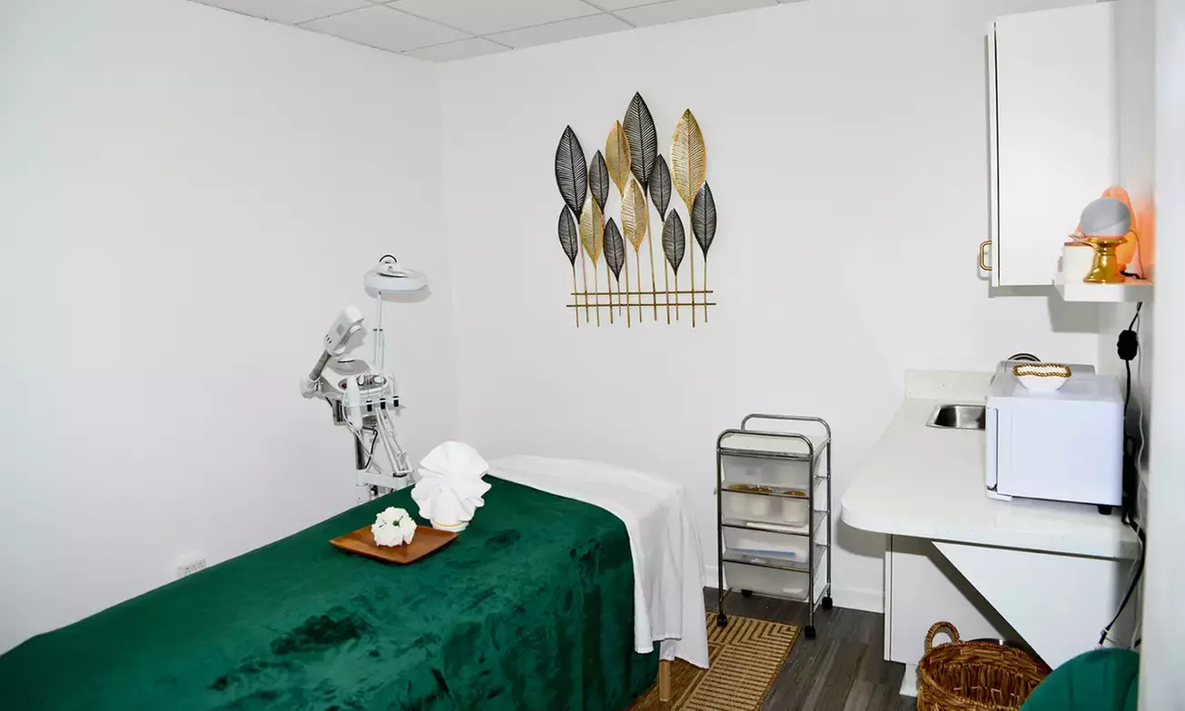 60- or 90-Minute Full Body Candy Cane Massage with Peppermint Add-On