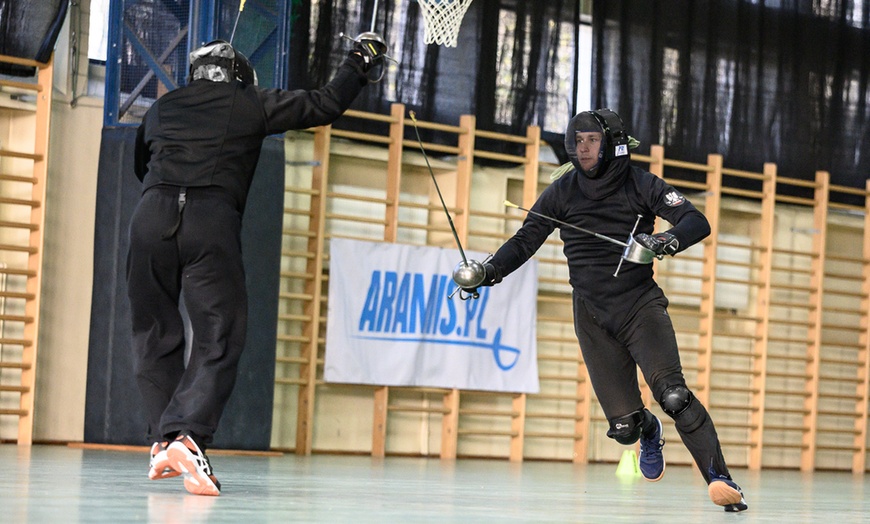 Image 2: Do 50% zniżki na Trening sztuk walki w Aramis Szkoła Szermierki