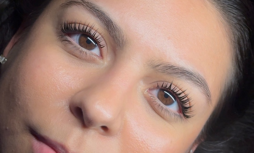 Image 3: Lash Lift + Classic & Volume Sets for the Ultimate Eye Makeover 