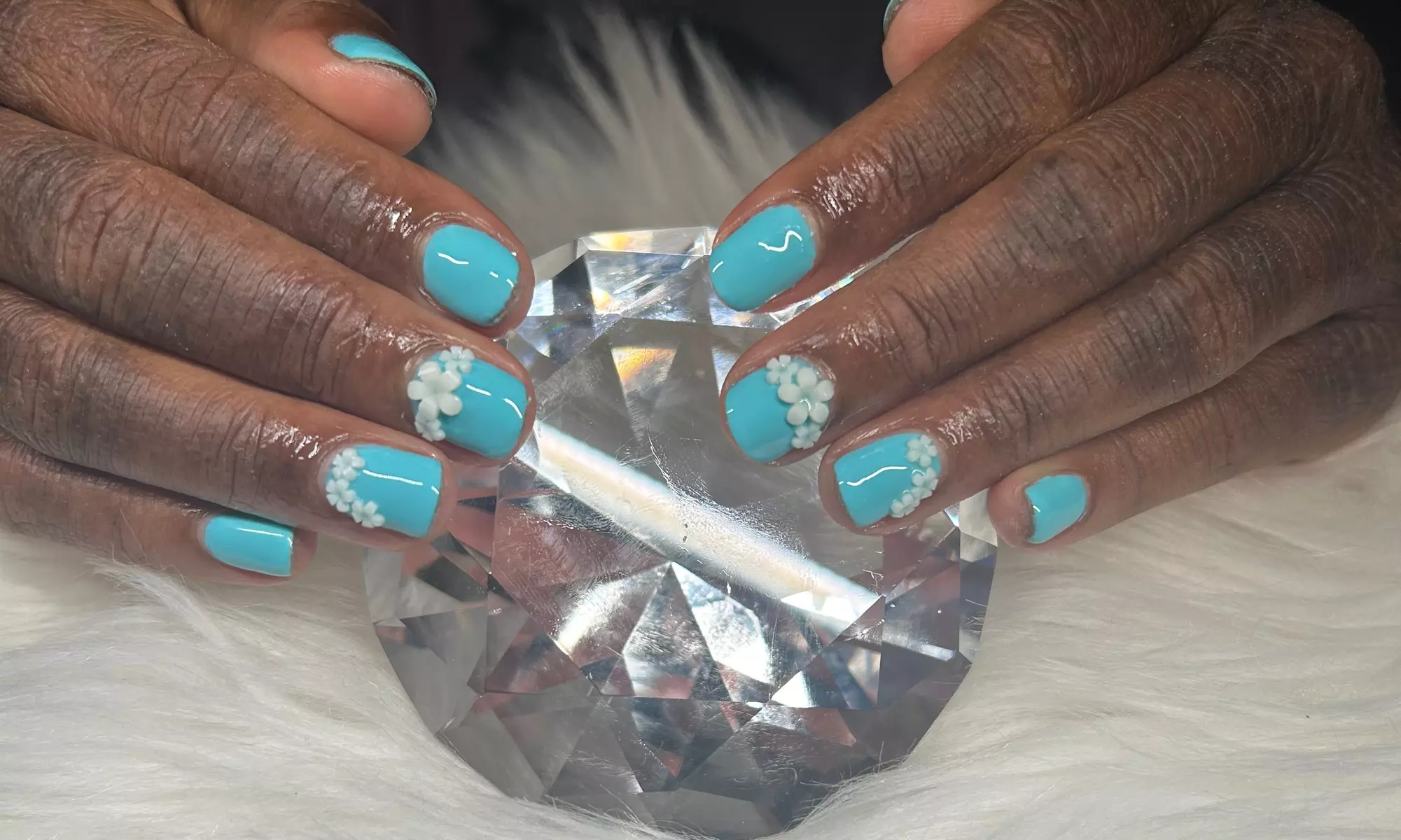 Get a Glossy Finish with Gel Mani Service