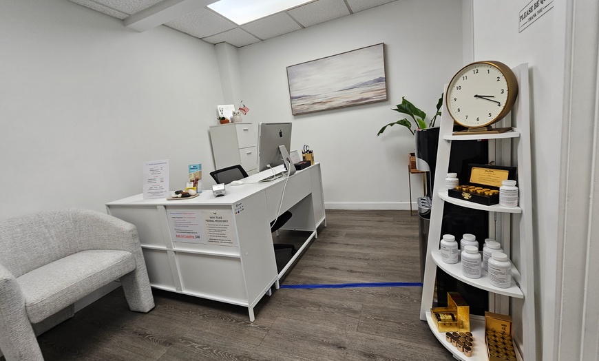 Image 4: Experience Consultation + Electro-acupuncture and Manual Therapy Combo