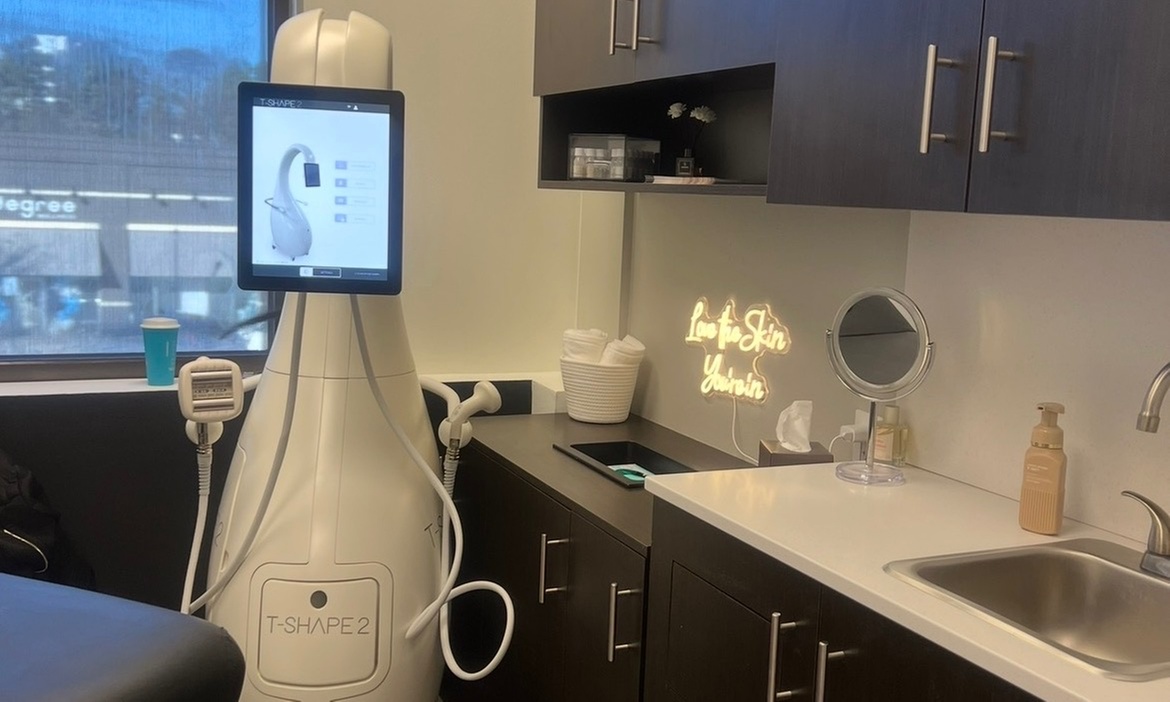 Signature Made Aesthetics: Radiance Renewal Facial for Glowing Skin