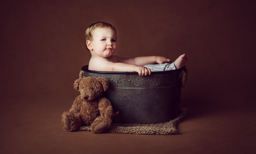 Image 17: 60-Min Family Photoshoot with a Keepsake 10” x 8” Print