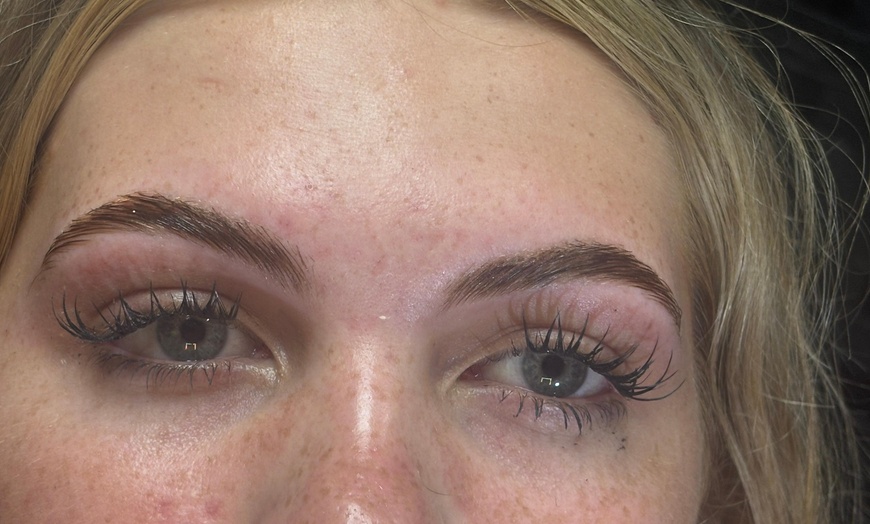 Image 3: Get Perfectly Shaped Brows with Brow Lamination with Tint Combo