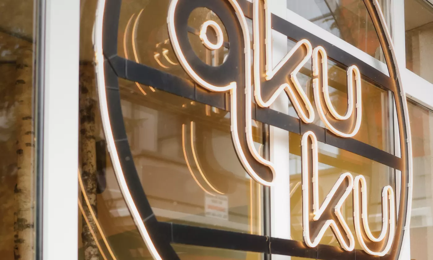 Wejście dla dzieci do drewnianej bawialni