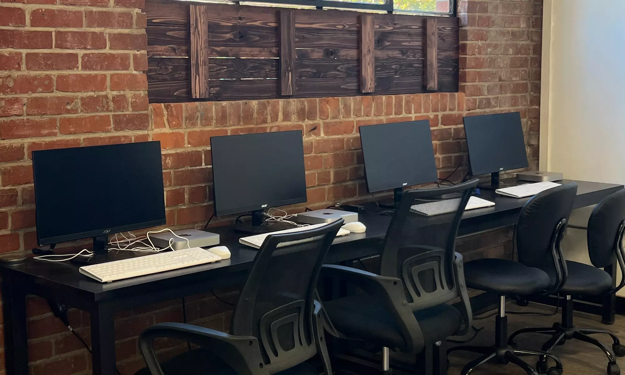 Enjoy a Coworking Day Pass or Monthly Membership