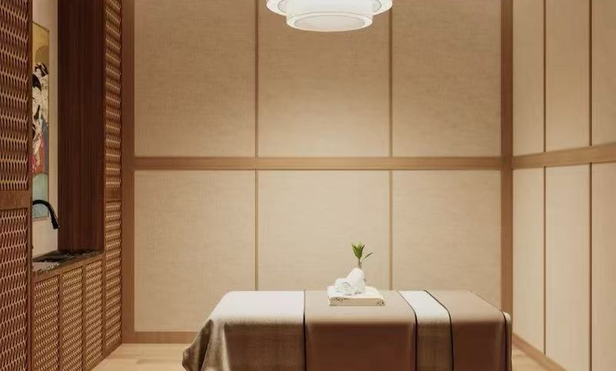 Image 2: 40 or 60-Minute Signature Foot Massage, Swedish, Aromatherapy, & More