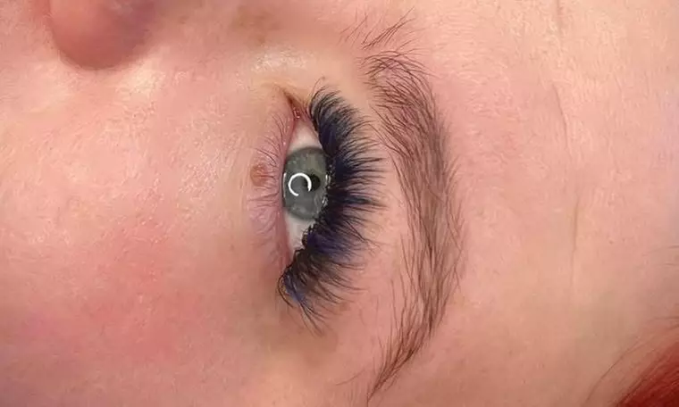 Get Natural Looking Lashes with Full Set of Eyelash Extensions & Fill