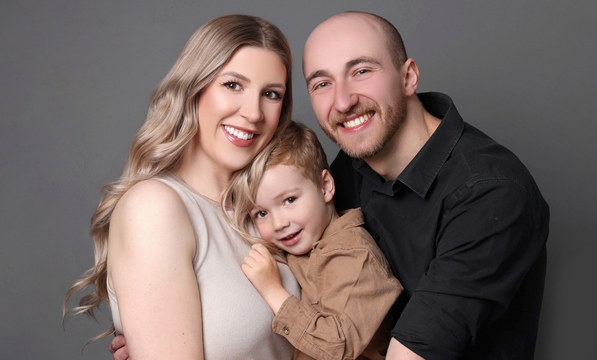 Image 3: Family Photoshoot With Canvas Print 