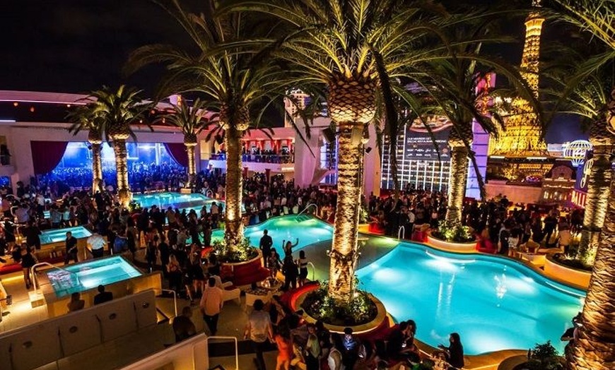 Image 6: VIP Vegas Club Crawl for One with Express Entry & Party Games!