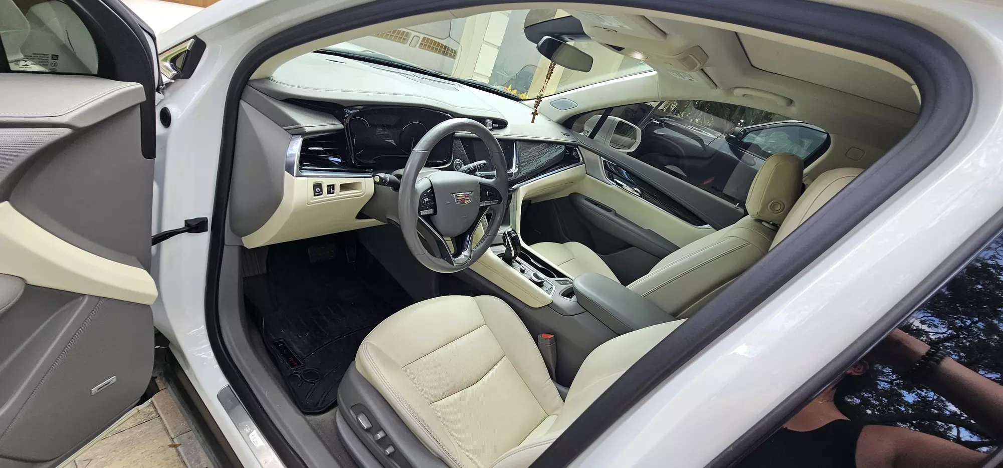 Graphene Rinseless Wash and Inside Clean for SUVs, Trucks, and more!