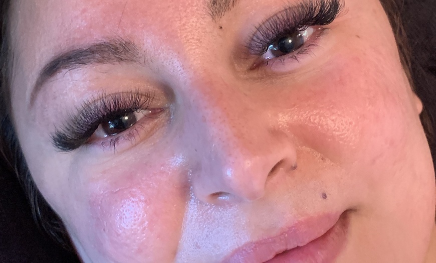 Image 8: Up to 50% Off on Eyelash Extensions at QueenVLashesUK