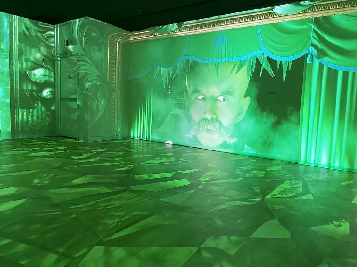Hidden Gem of Florida — Wizard of Oz Museum + Museum Present