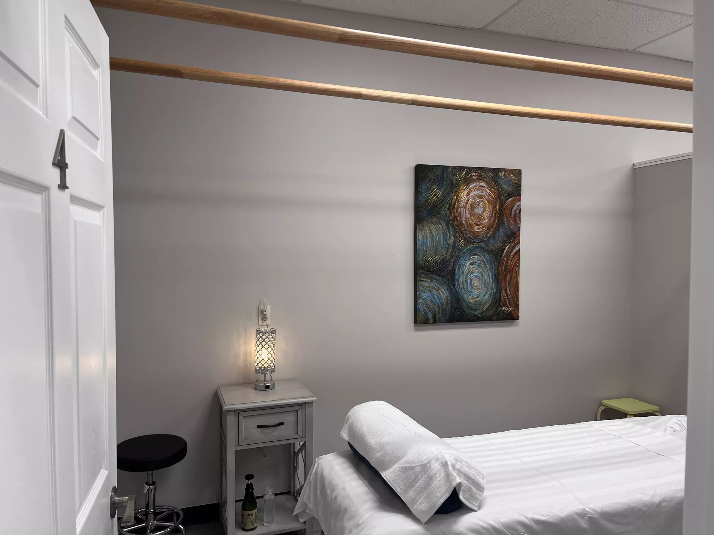 Relax and Unwind with a 60, 90, or 120-Minute Couples Swedish Massage