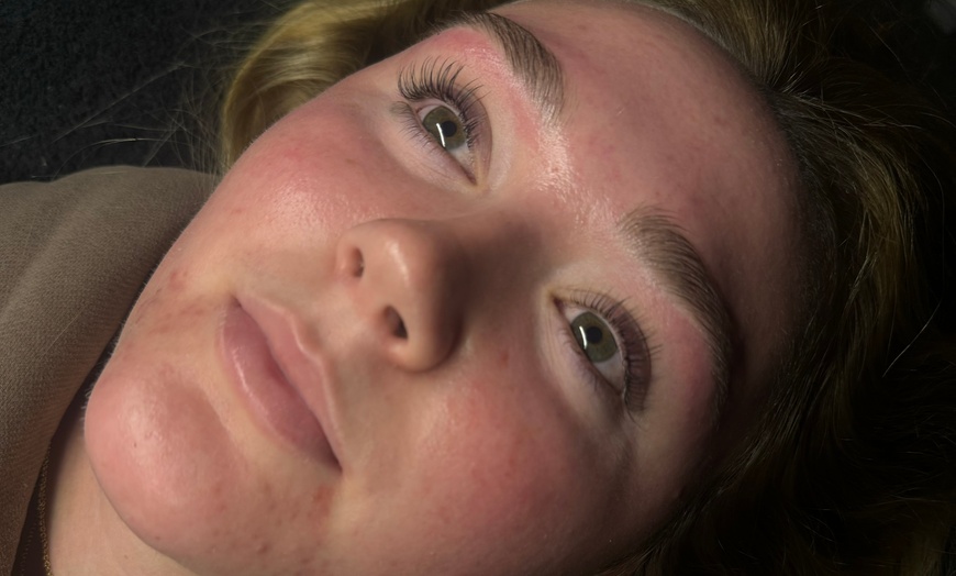 Image 4: Get Beautiful Lashes with One Eyelash Tinting and Lift Treatment