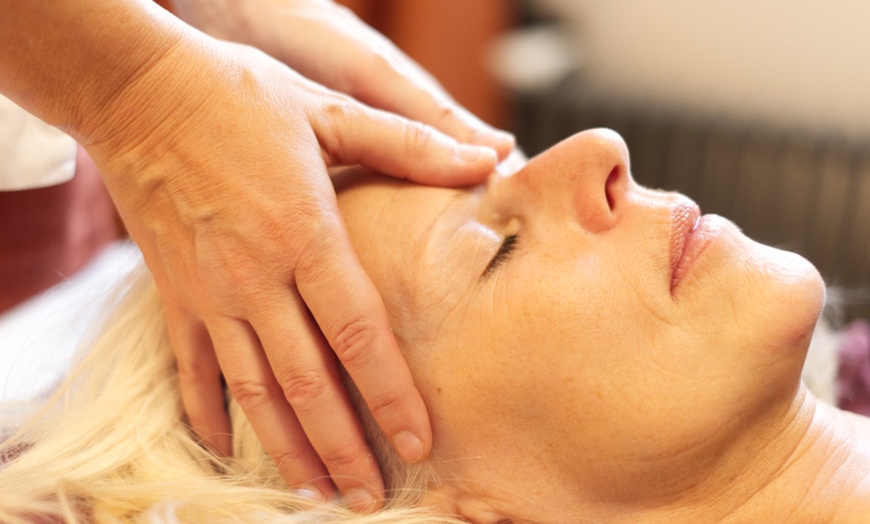 Image 1: Modelage Shiatsu ou réflexologie avec une experte