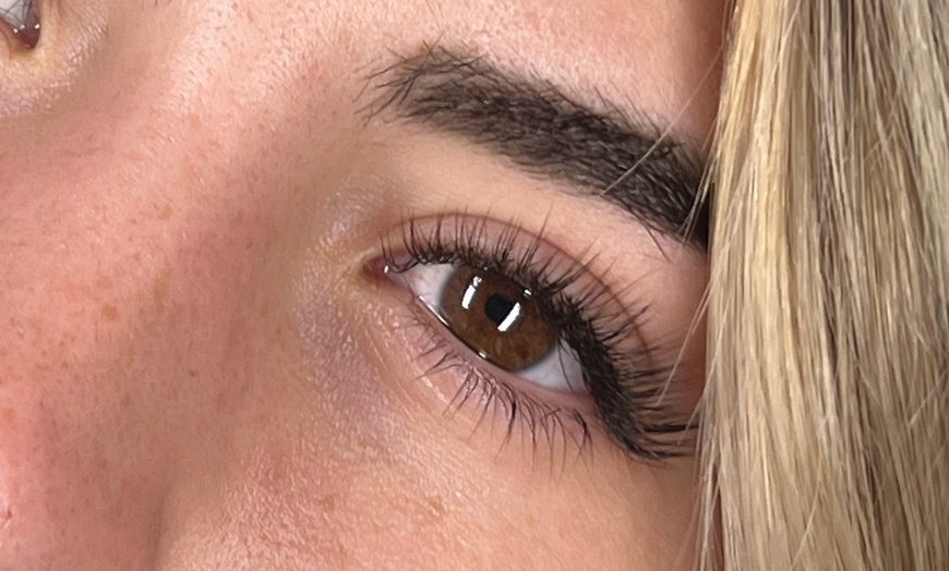 Image 4: Master Lash Artist's Expert Infill of Extensions, Tinting and More!