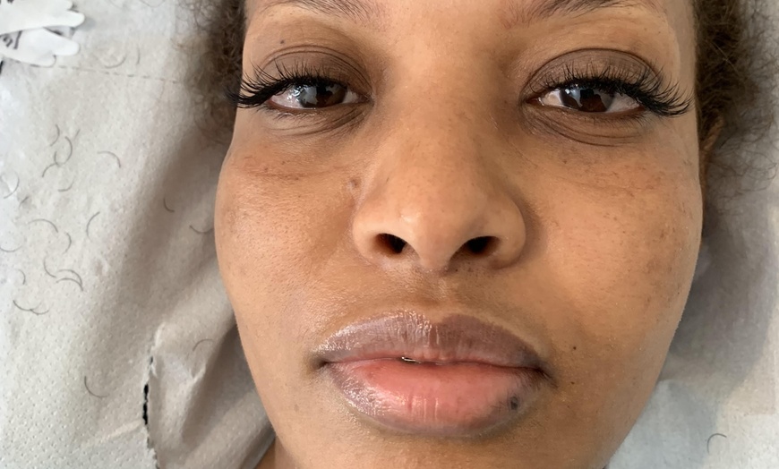 Image 9: Up to 50% Off on Eyelash Extensions at QueenVLashesUK