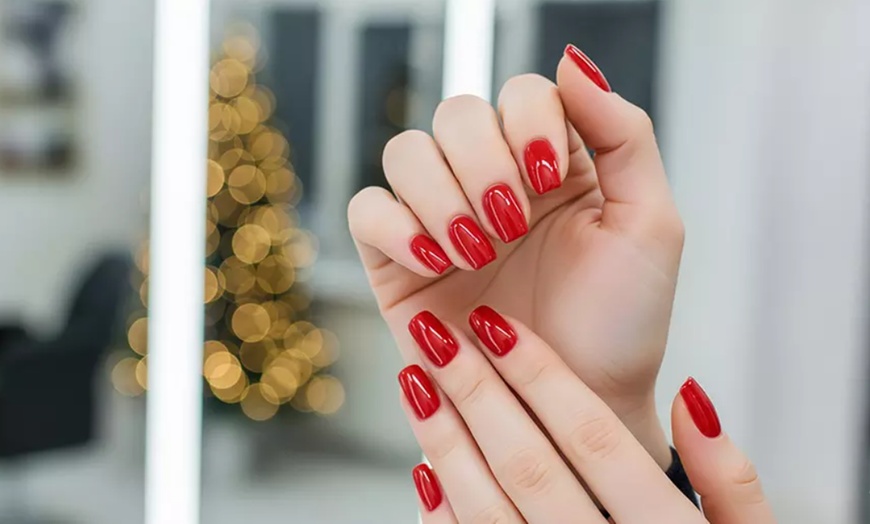 Image 1: Beauté des ongles avec Lisa Beauté