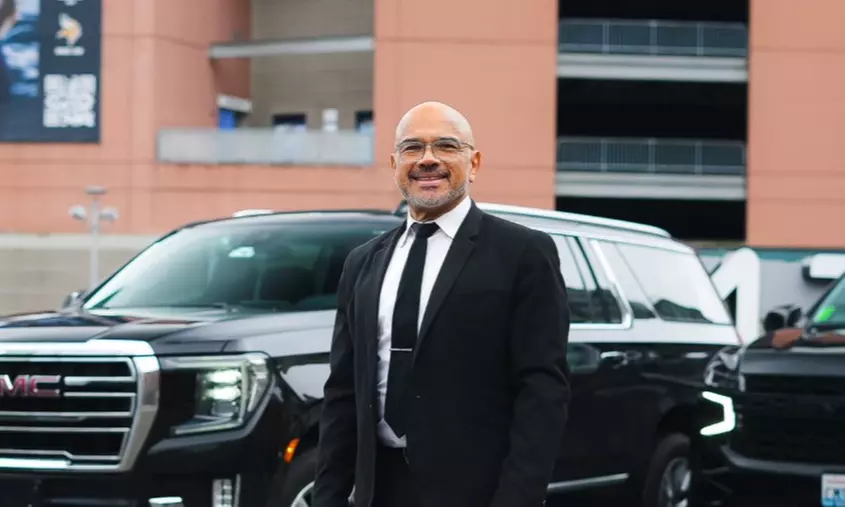 Up to 20% Off on Black Car / Limo / Chauffeur at SUV Seattle Services - Airport Transfer & Limousine Service.