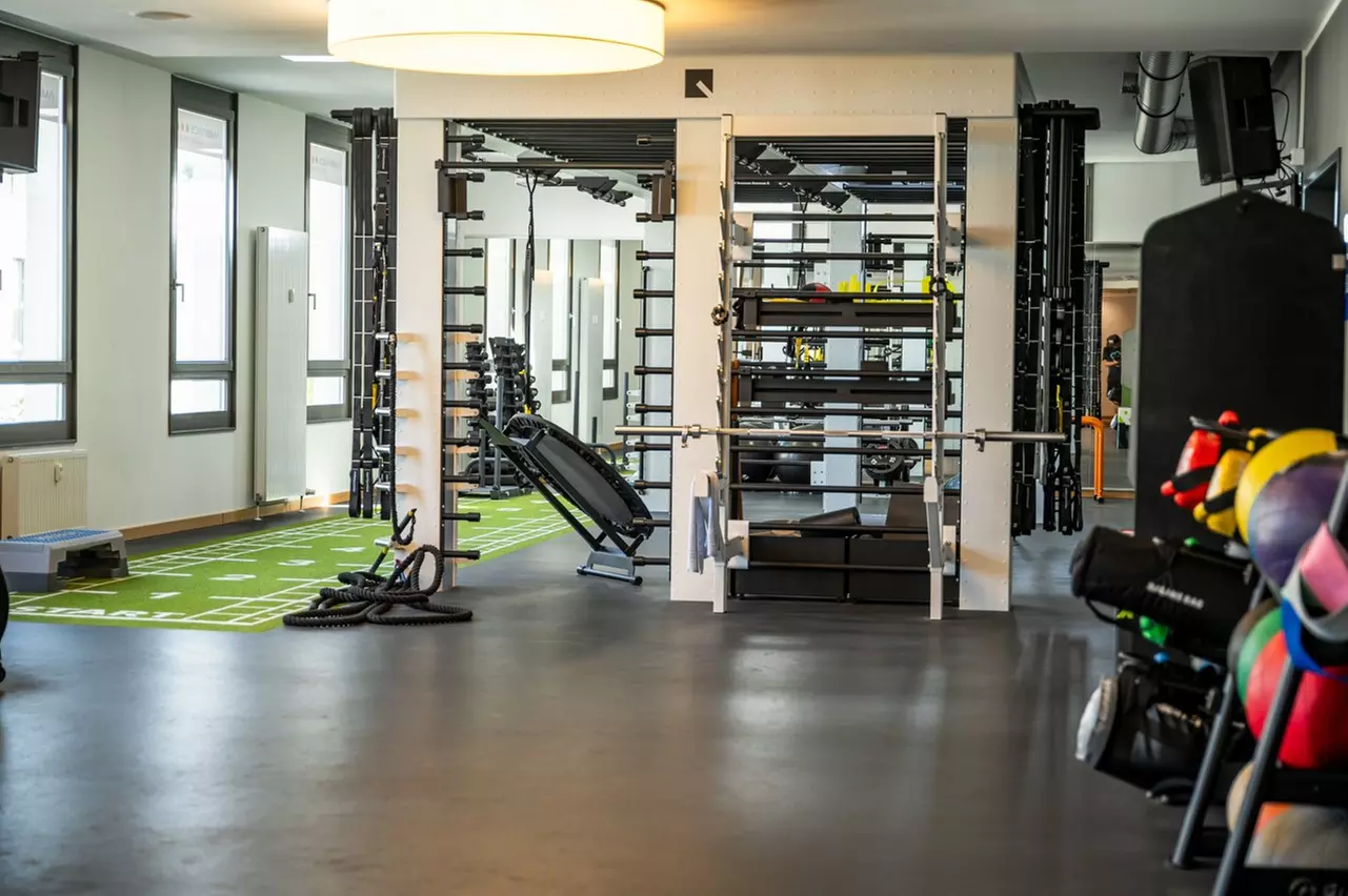 Starte 4 Wochen Premium-Fitness: Persönliche Einweisung, Zugang zu Kursen & Wellness für 1 Person (41% sparen) - Image 7