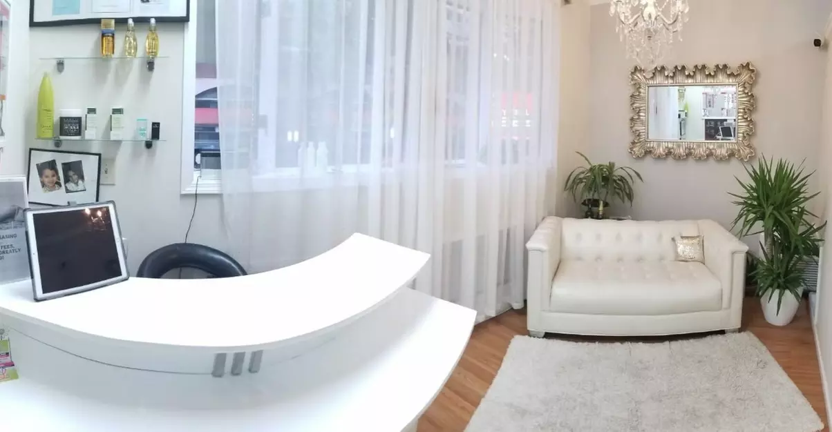 Balayage, Partial, or Full Highlights with Conditioning & Blowdry