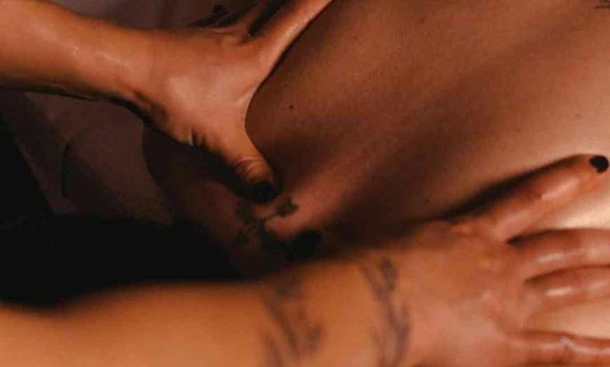 Image 2: Unwind with 45 or 60 Minutes Deep Tissue Full Body Massage 