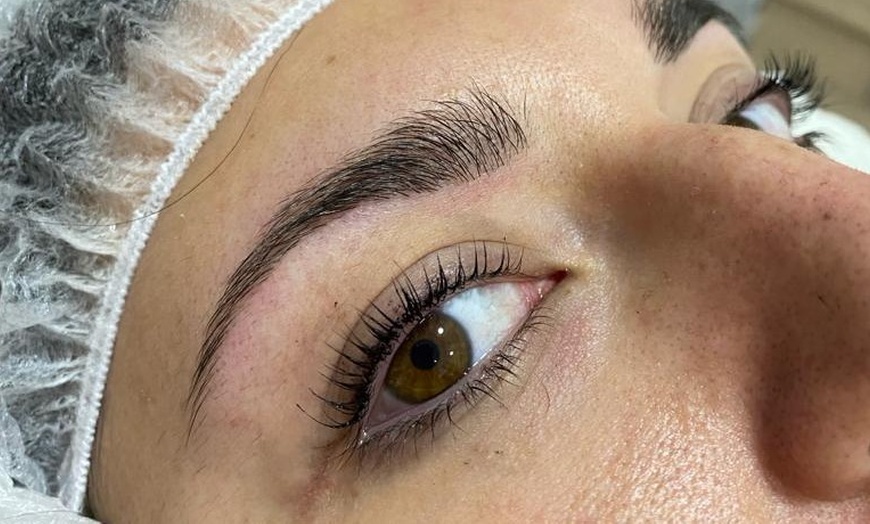 Image 2: Lifting, tinte de pestañas y diseño de cejas en Nails and beauty KQ