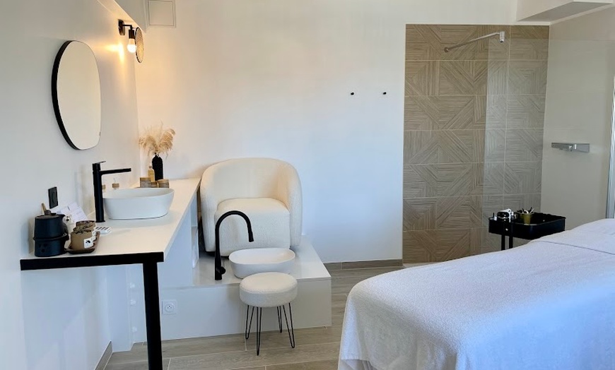 Image 1: Beauté des mains et / ou pieds et vernis semi-permanent avec Aime Toi