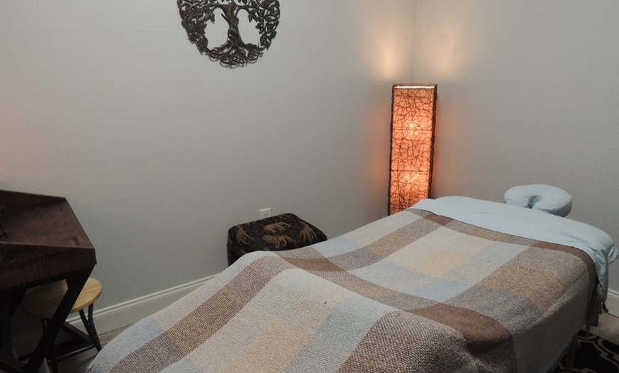Image 2: 60-Minute Swedish Massage for Deep Relaxation & Stress Relief