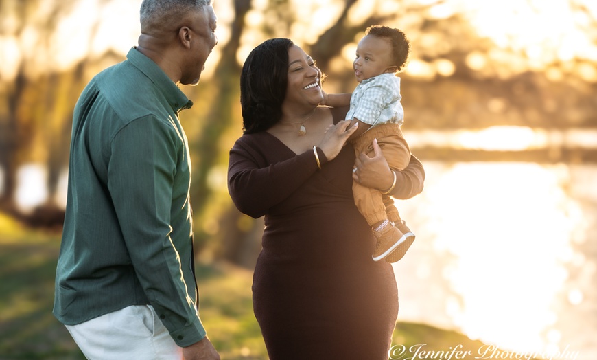 Image 3: 60,90, or 120-Minute Outdoor Photography Session with Photo Package