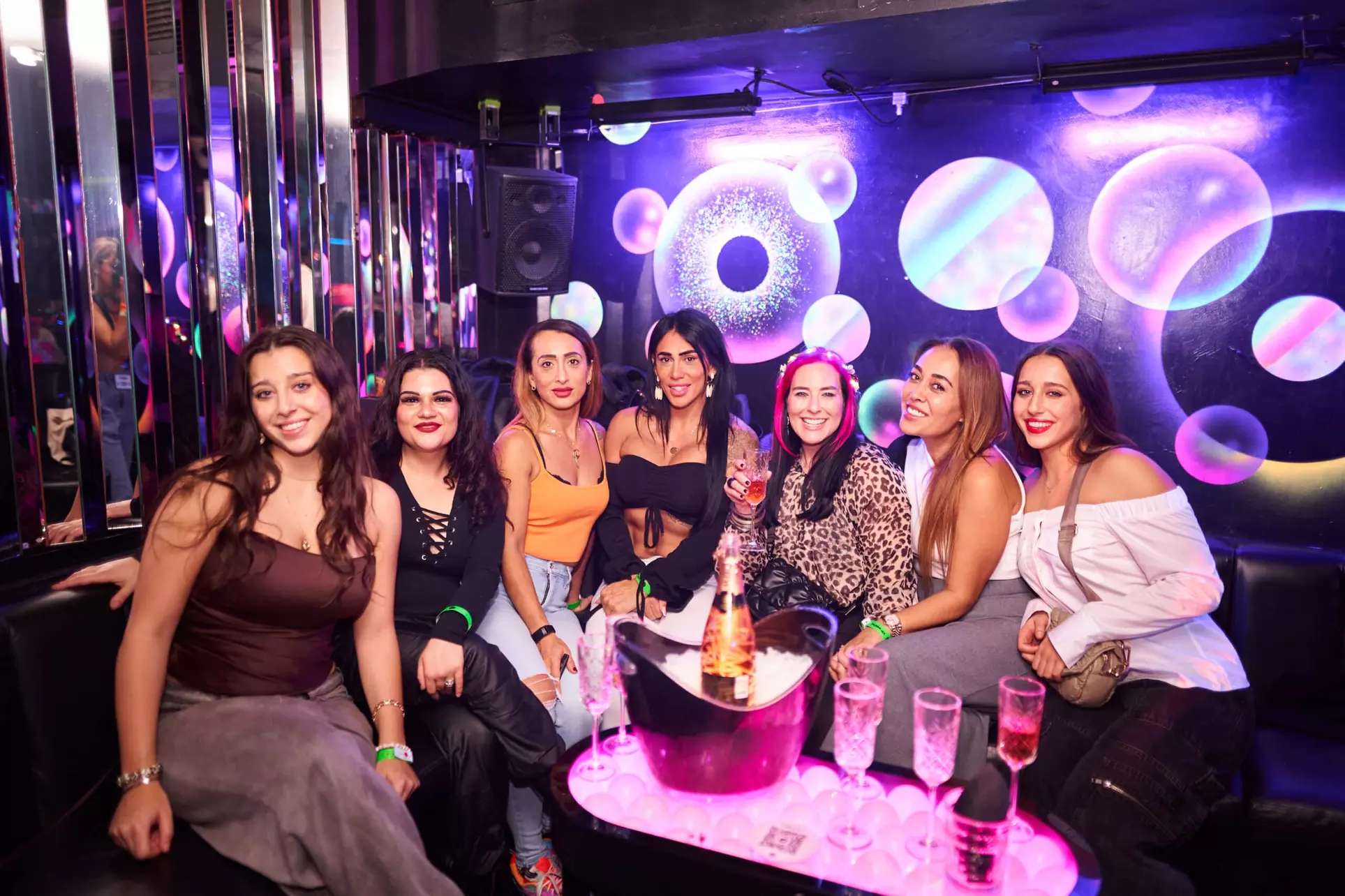 For 1, 2, 3, 4, or 5: London Bar Crawl Sunday - Wednesday or Saturday