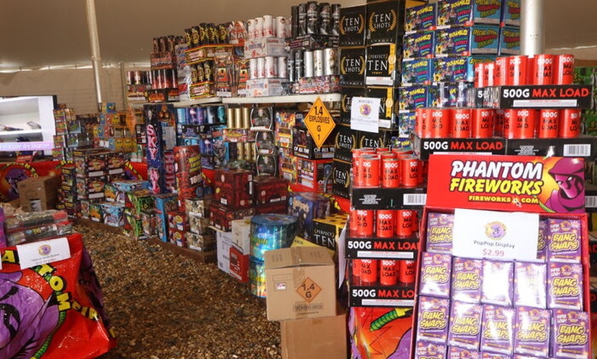 Image 4: Fireworks of Mississippi: Great Selection for Fun New Year Celebration