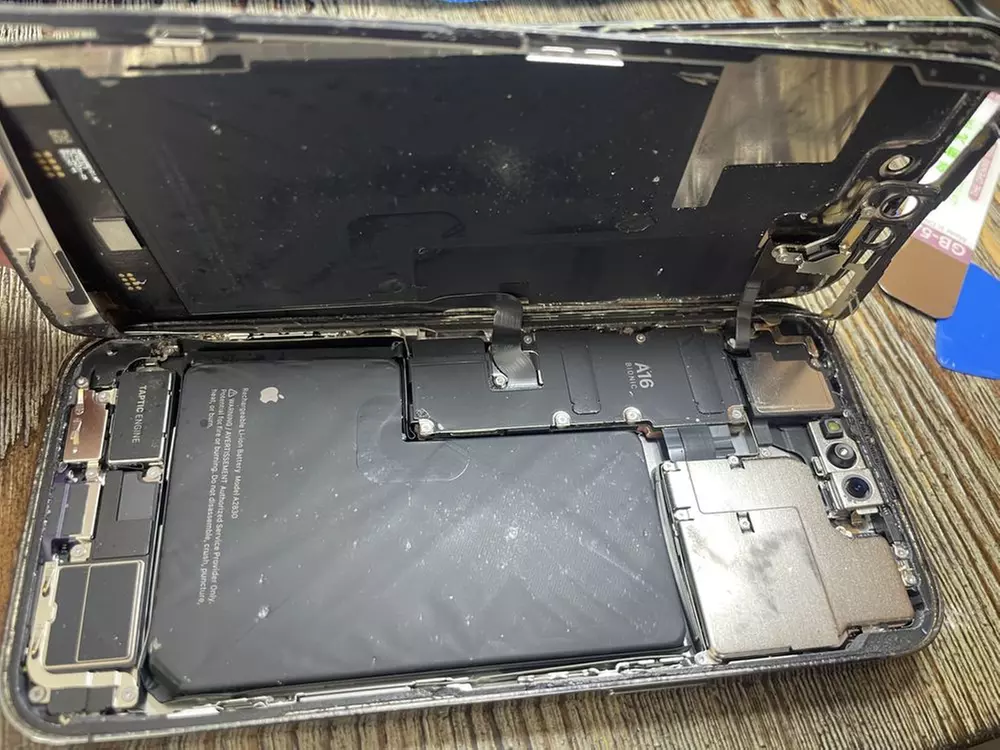 iPhone 12–16 LCD Screen or Back Glass Repair Services