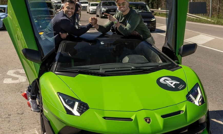 Image 2: 10 o 35 km en un superdeportivo o servicio de alquiler de 48 horas