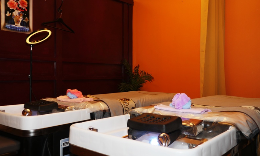 Image 2: Unwind with a 60-Minute Dry Scalp or Water Head Massage 